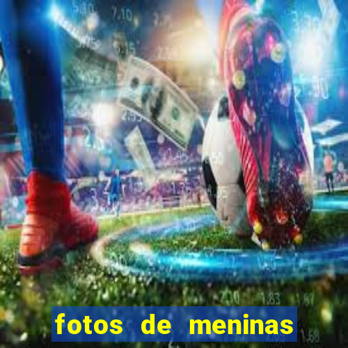 fotos de meninas no espelho fake cabelo cacheado